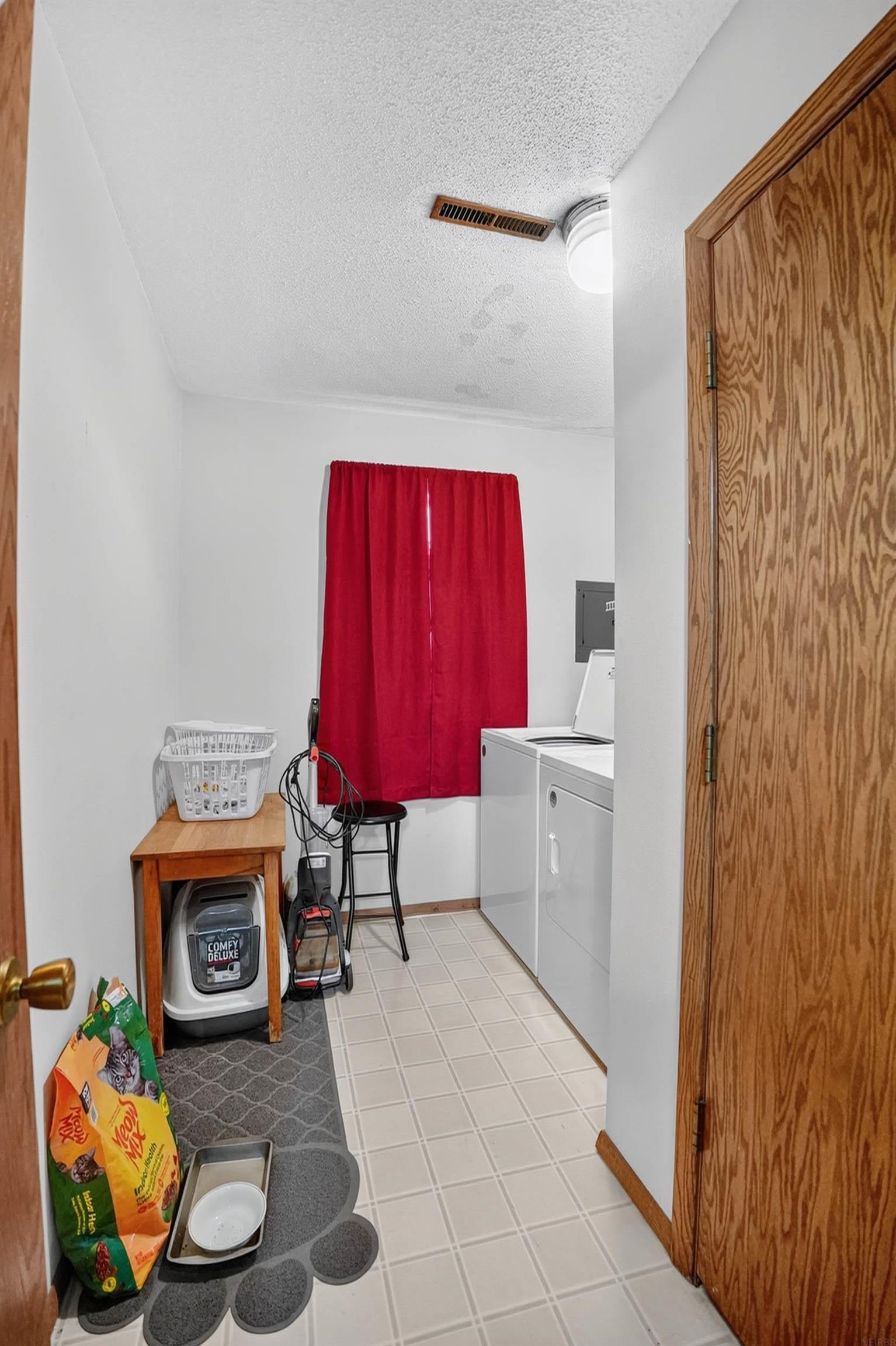 766 Russell Road, Unit 3 Waterloo, IA 50701 - Photo 11 of 24 Gallery Image 11