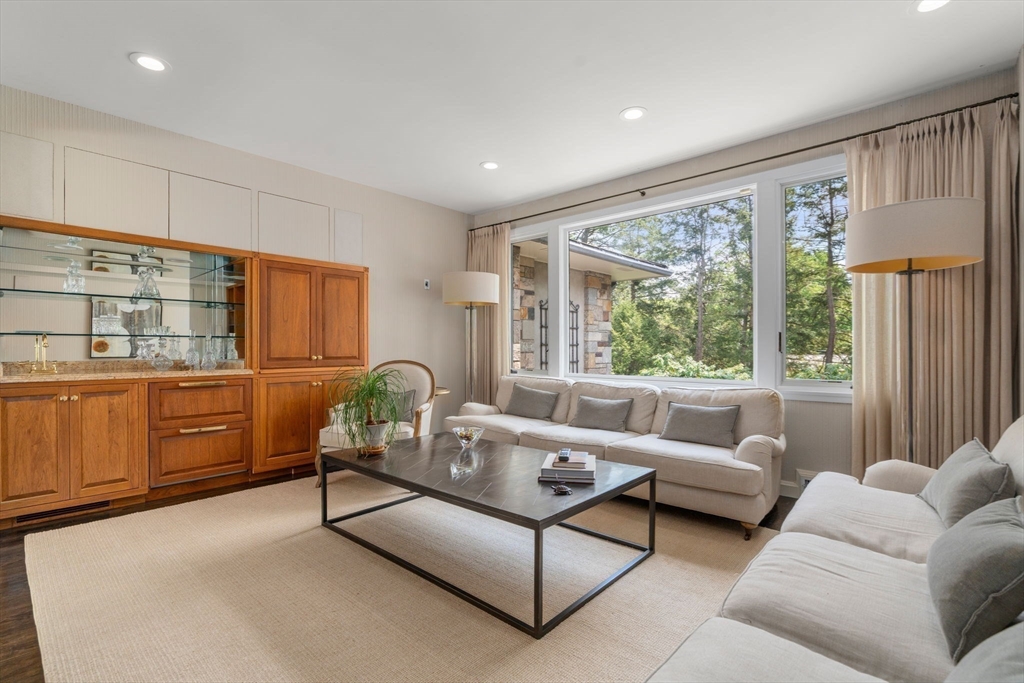 9 Singletree Road Brookline, MA 02467 - Photo 8 of 18
