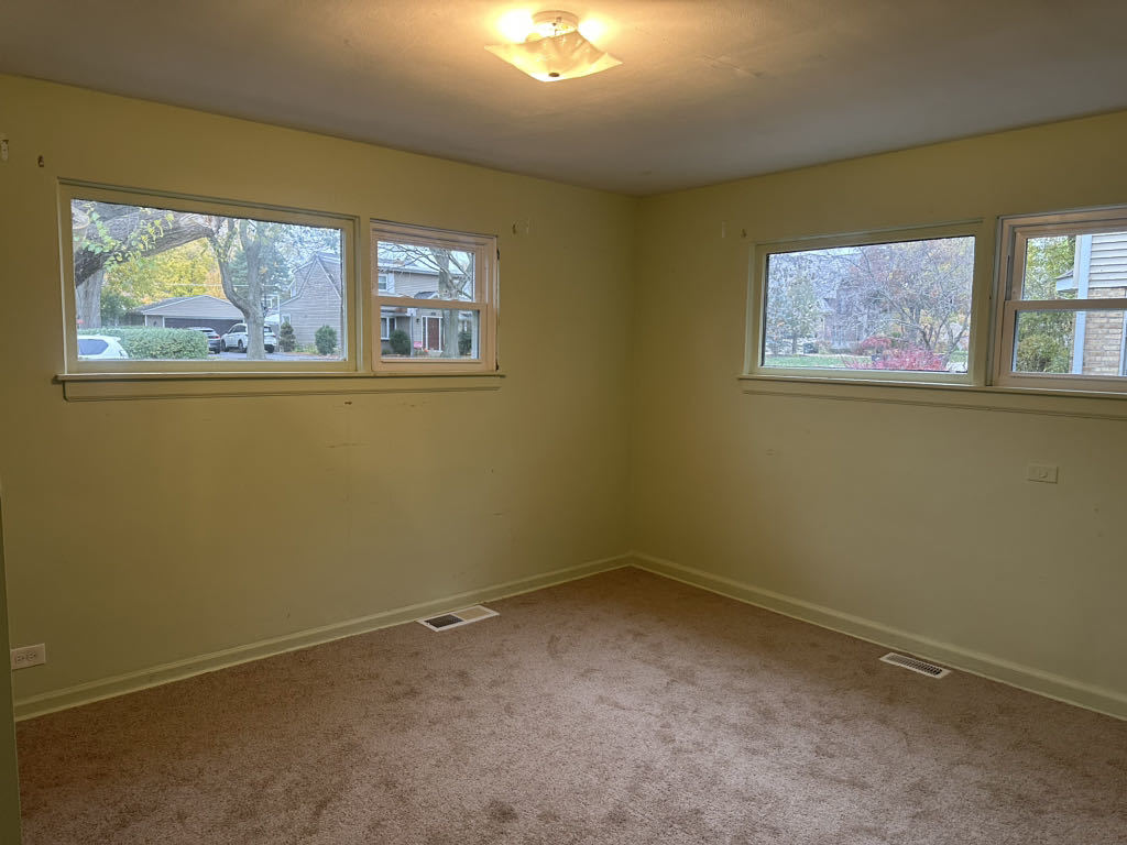 2272 Asbury Road Northbrook, IL 60062 - Photo 12 of 22 an empty room with windows