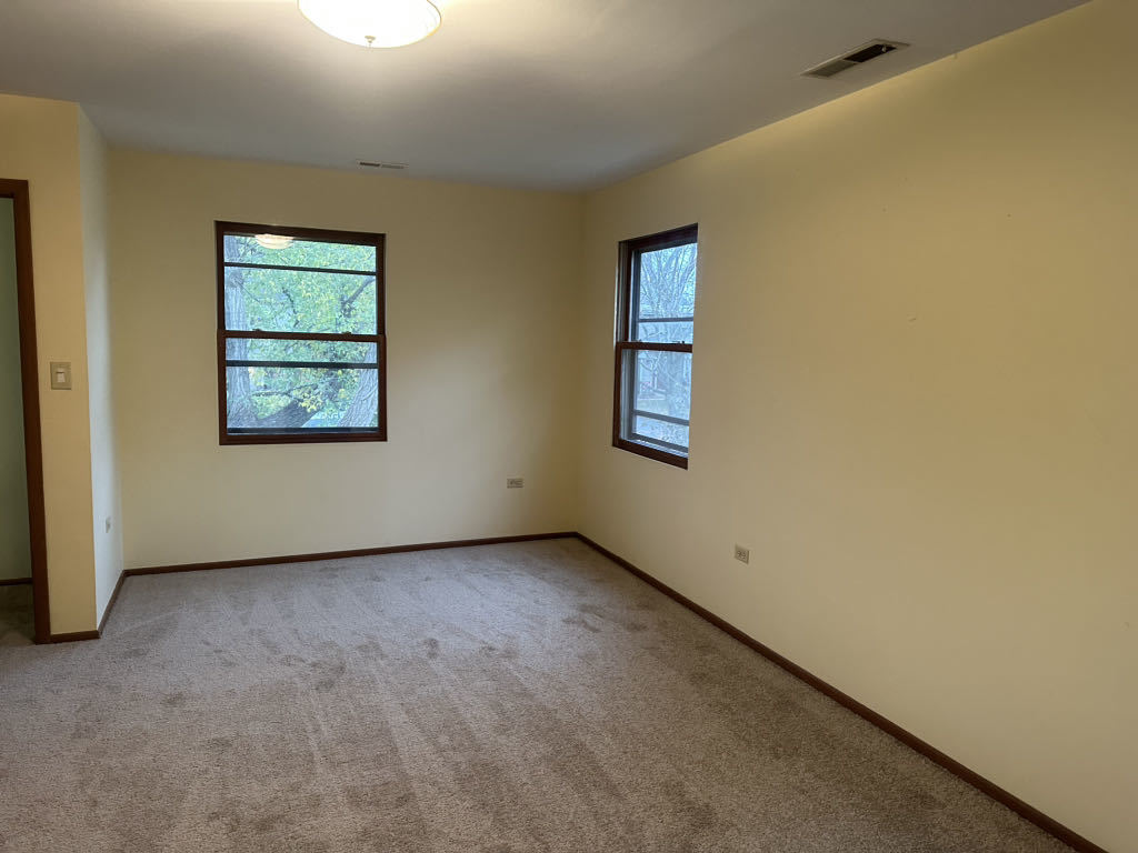 2272 Asbury Road Northbrook, IL 60062 - Photo 14 of 22 an empty room with windows