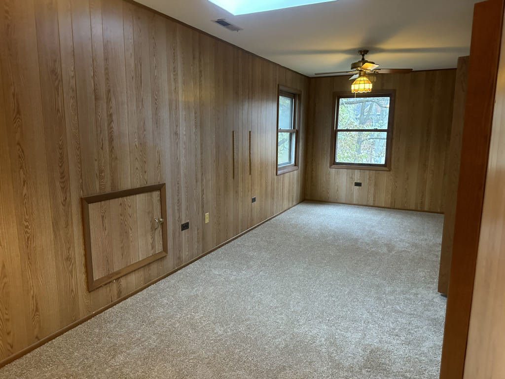 2272 Asbury Road Northbrook, IL 60062 - Photo 16 of 22 an empty room with windows and closet