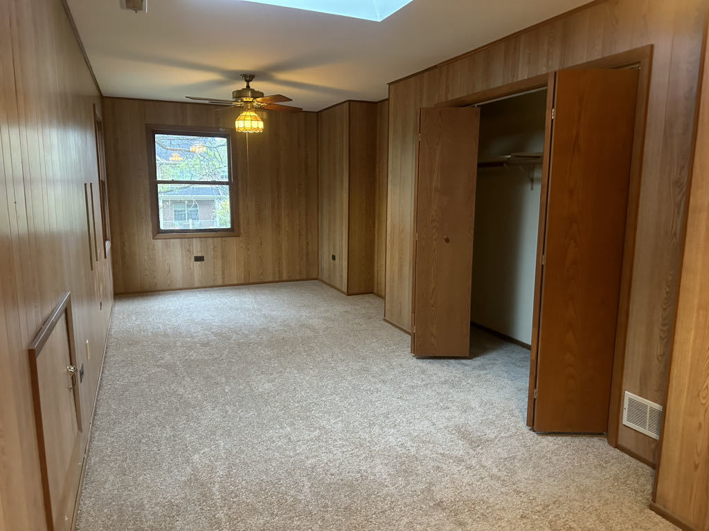 2272 Asbury Road Northbrook, IL 60062 - Photo 17 of 22 an empty room with windows and closet
