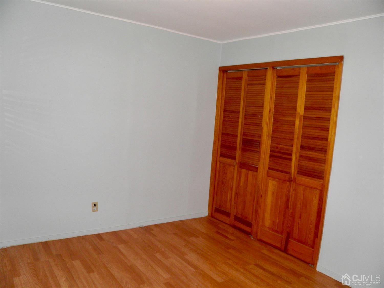 5 Idlewild Road Edison, NJ 08817 - Photo 13 of 13 a view of an empty room with wooden floor and a window
