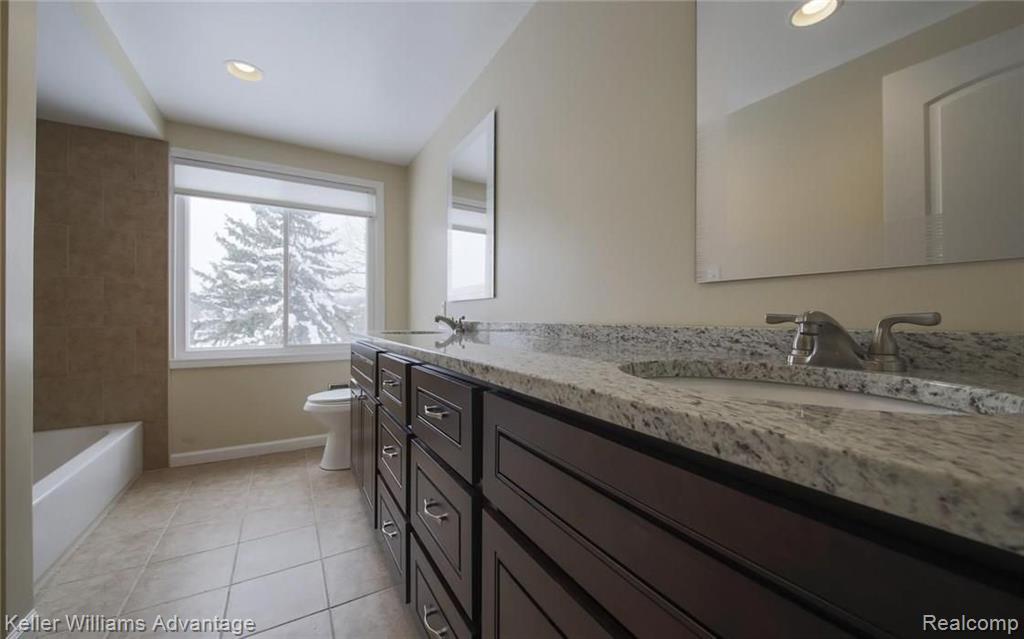 36932 Fox Run Farmington Hills, MI 48331 - Photo 26 of 37