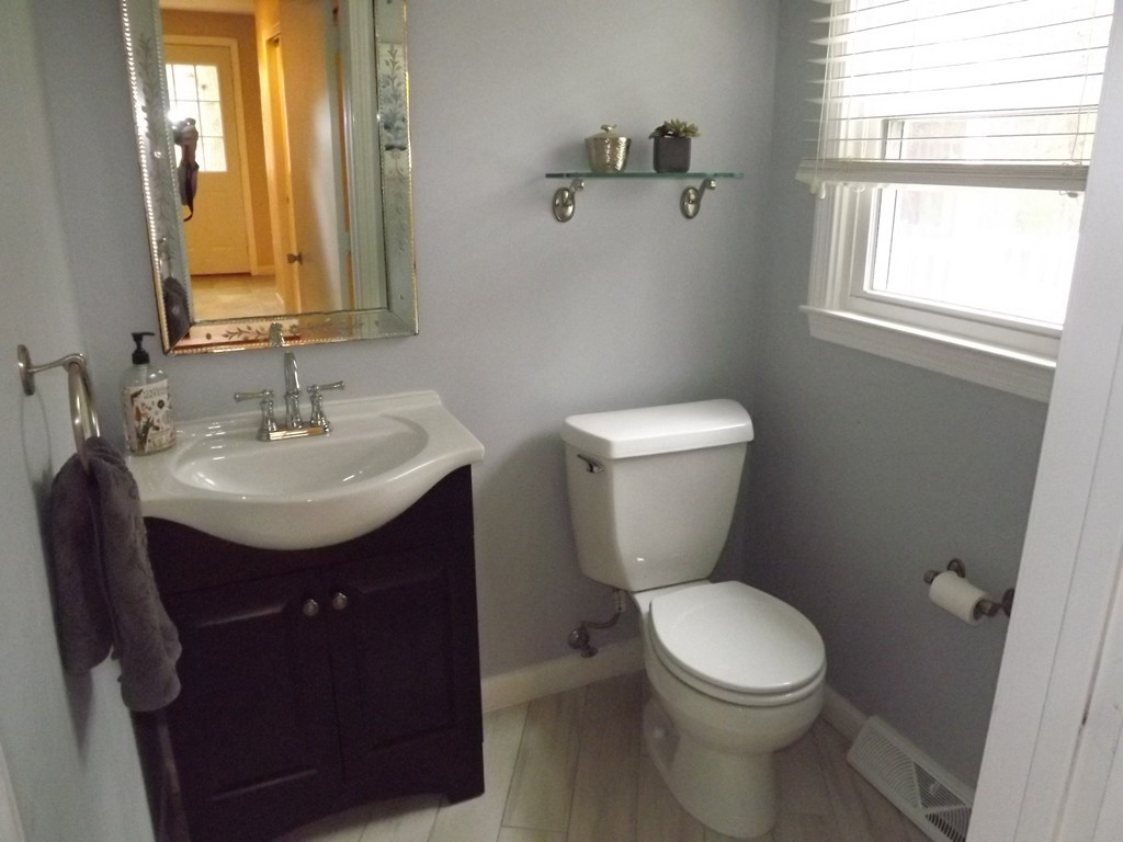 239 Hampton Road Sharon, MA 02067 - Photo 20 of 25
