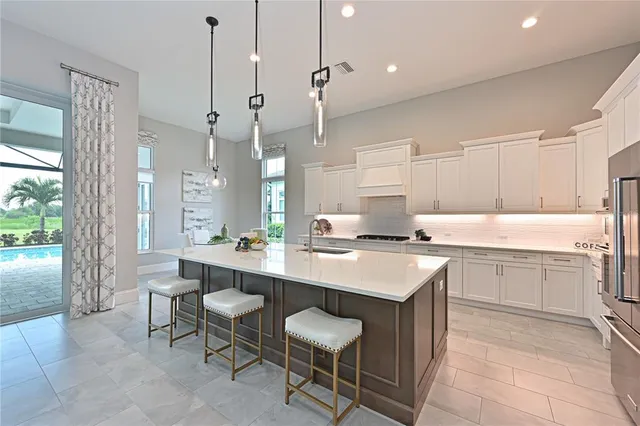 $2,100,000 | 17110 Verona Place, Lakewood Ranch, FL 34202