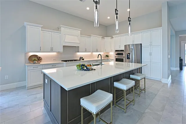 $2,100,000 | 17110 Verona Place, Lakewood Ranch, FL 34202