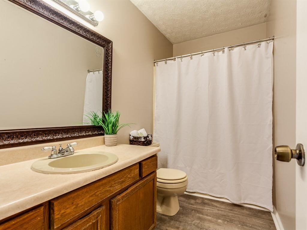 147 High Point Lane Oak Ridge, TN 37830 - Photo 18 of 26 Hall Bathroom