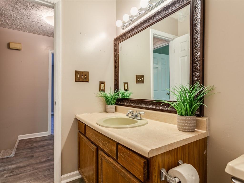147 High Point Lane Oak Ridge, TN 37830 - Photo 20 of 26 Hall Bathroom View 3