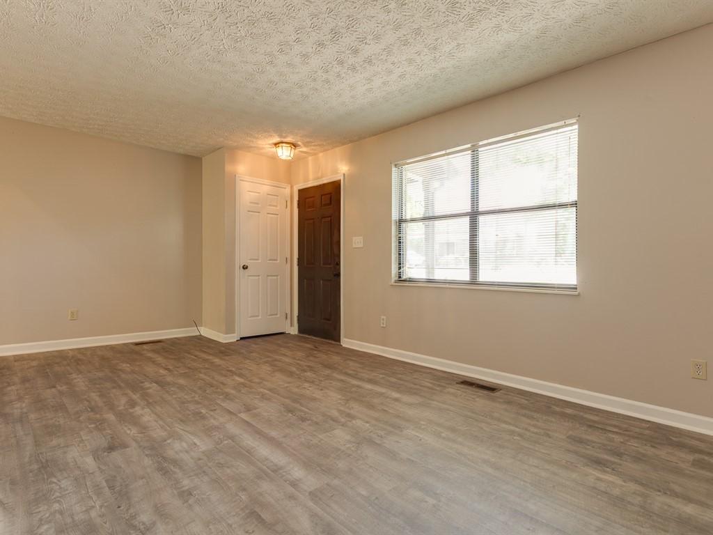 147 High Point Lane Oak Ridge, TN 37830 - Photo 4 of 26 View to Front Door