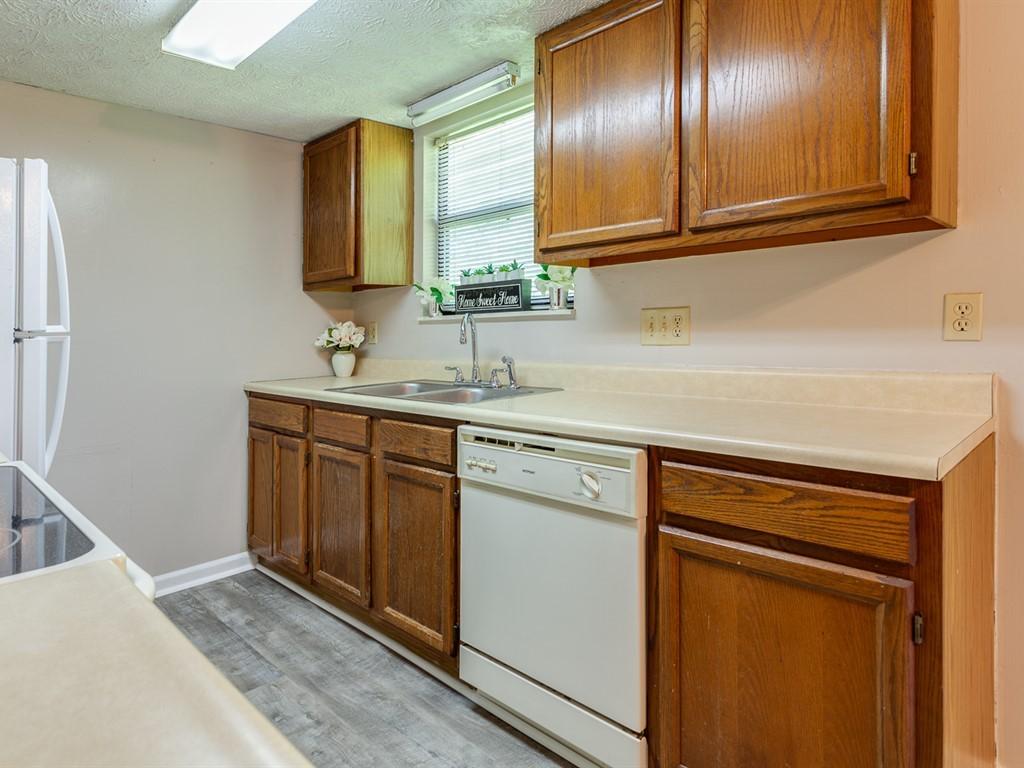 147 High Point Lane Oak Ridge, TN 37830 - Photo 10 of 26 New Flooring and Paint