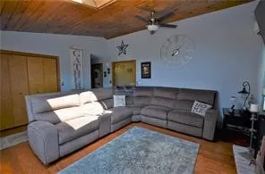 $2,750 | 6 Sterling Drive, Tiverton, RI 02878