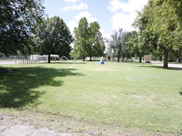 1220 Cedar Street Perry, OK 73077 - Photo 3 of 3 Gallery Image 3