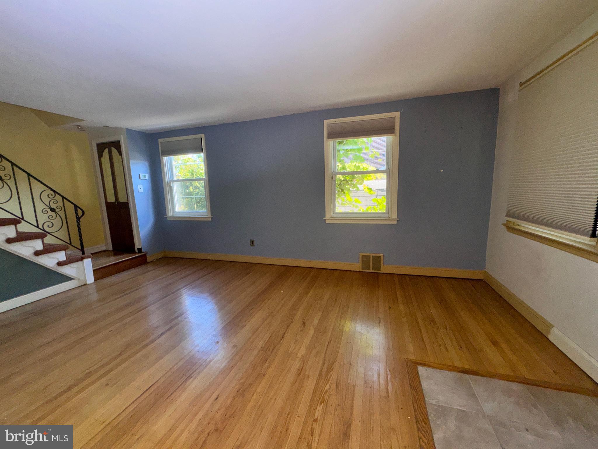 810 Irvington Road Drexel Hill, PA 19026 - Photo 7 of 30 living room