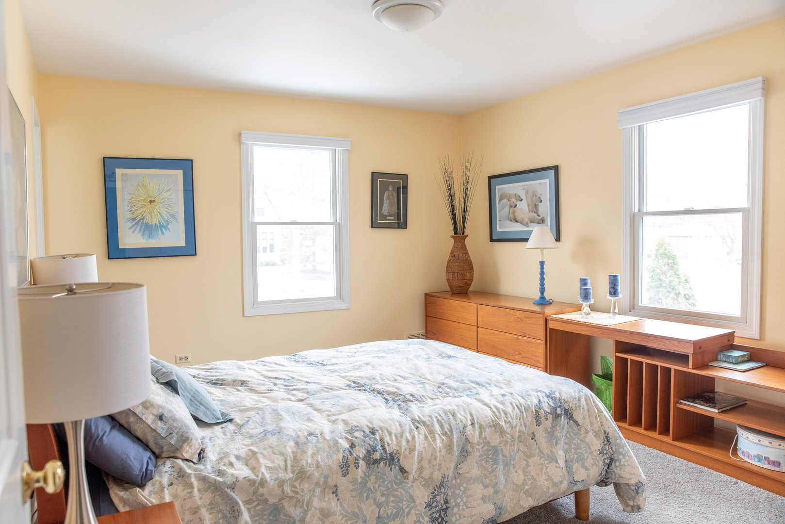 1410 Daly Road Wheaton, IL 60187 - Photo 22 of 34 a spacious bedroom with a large bed and a window