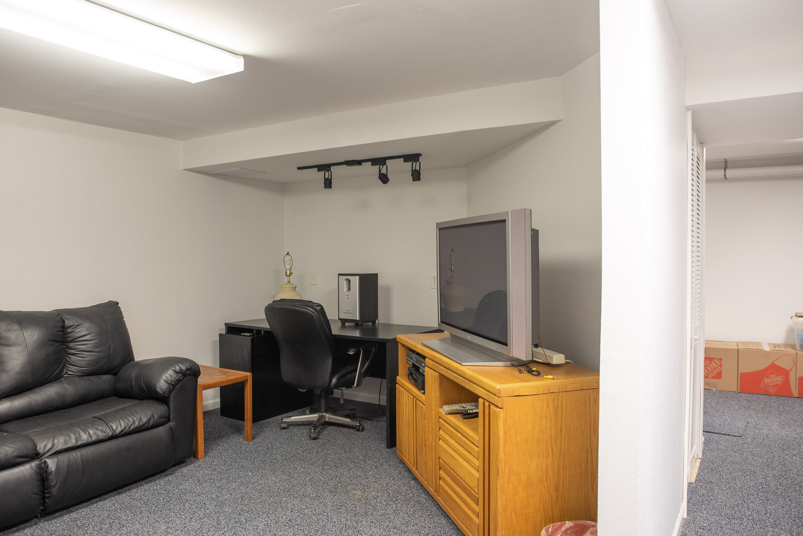 1410 Daly Road Wheaton, IL 60187 - Photo 31 of 34 a living room with furniture and a flat screen tv