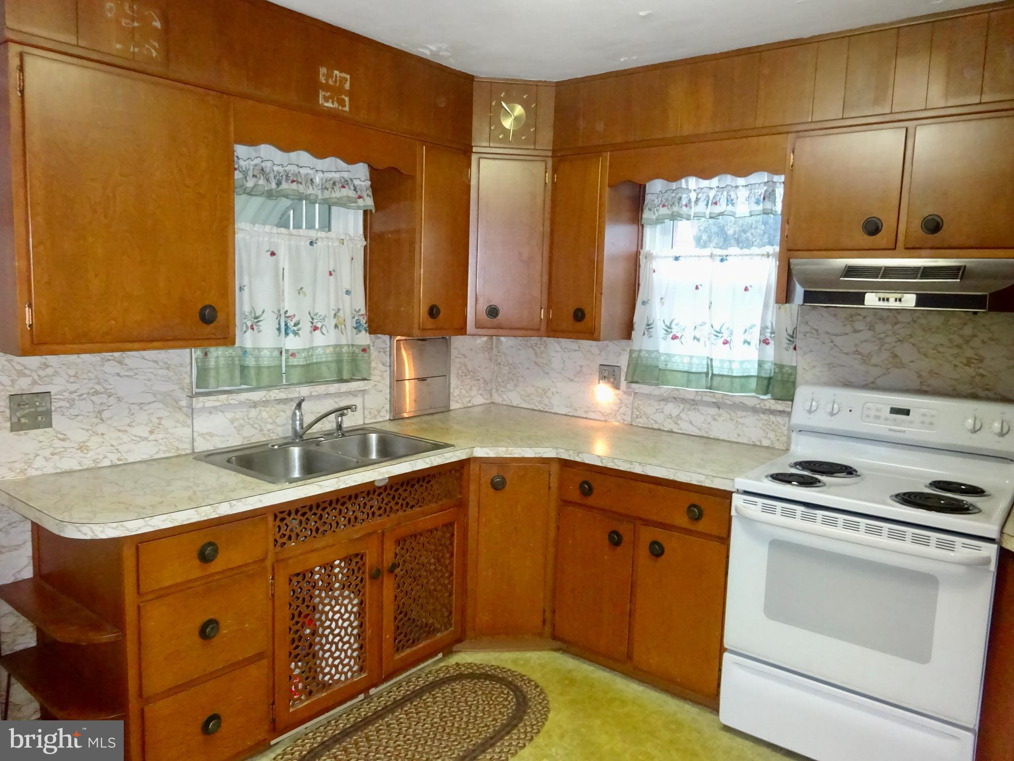 1331 Brooke Boulevard Reading, PA 19607 - Photo 2 of 41 Kitchen