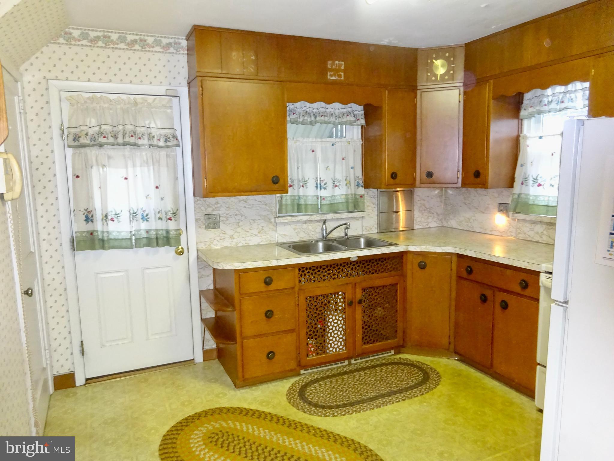 1331 Brooke Boulevard Reading, PA 19607 - Photo 3 of 41 Kitchen