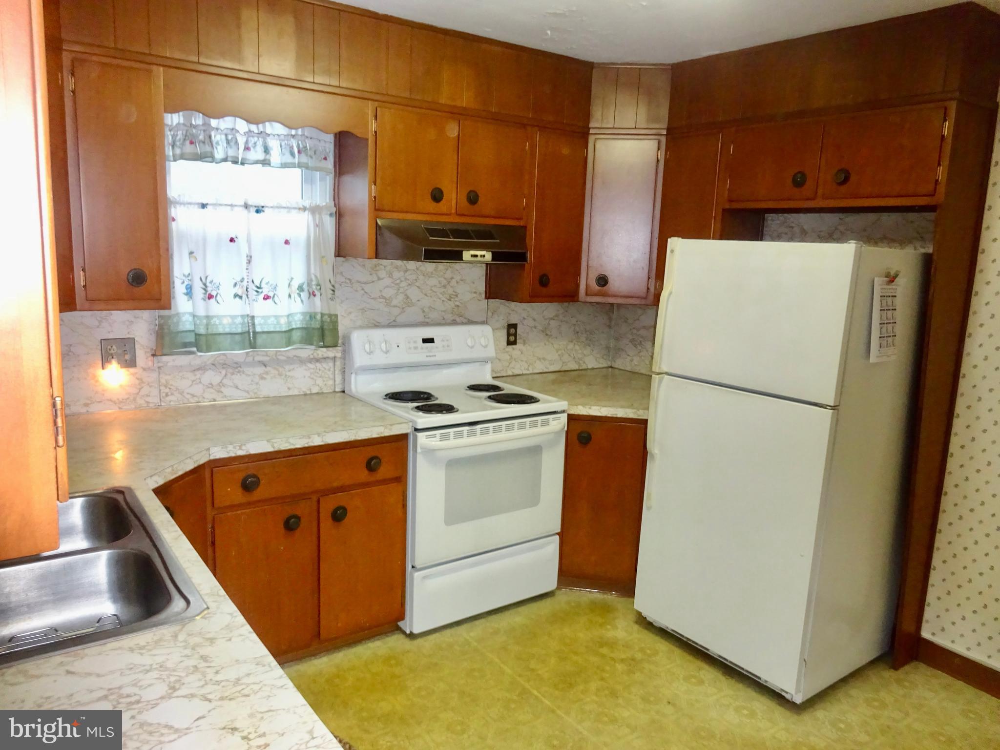 1331 Brooke Boulevard Reading, PA 19607 - Photo 4 of 41 Kitchen