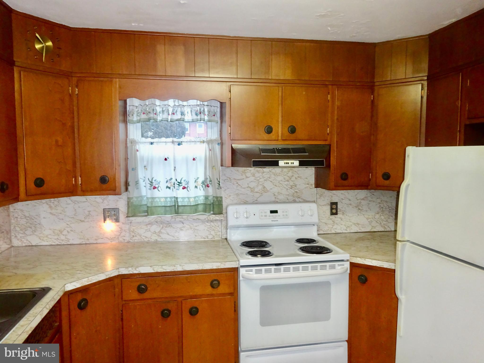 1331 Brooke Boulevard Reading, PA 19607 - Photo 5 of 41 Kitchen