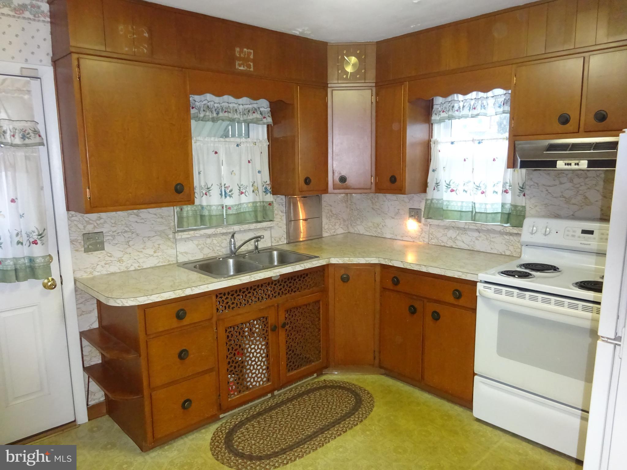 1331 Brooke Boulevard Reading, PA 19607 - Photo 6 of 41 Kitchen