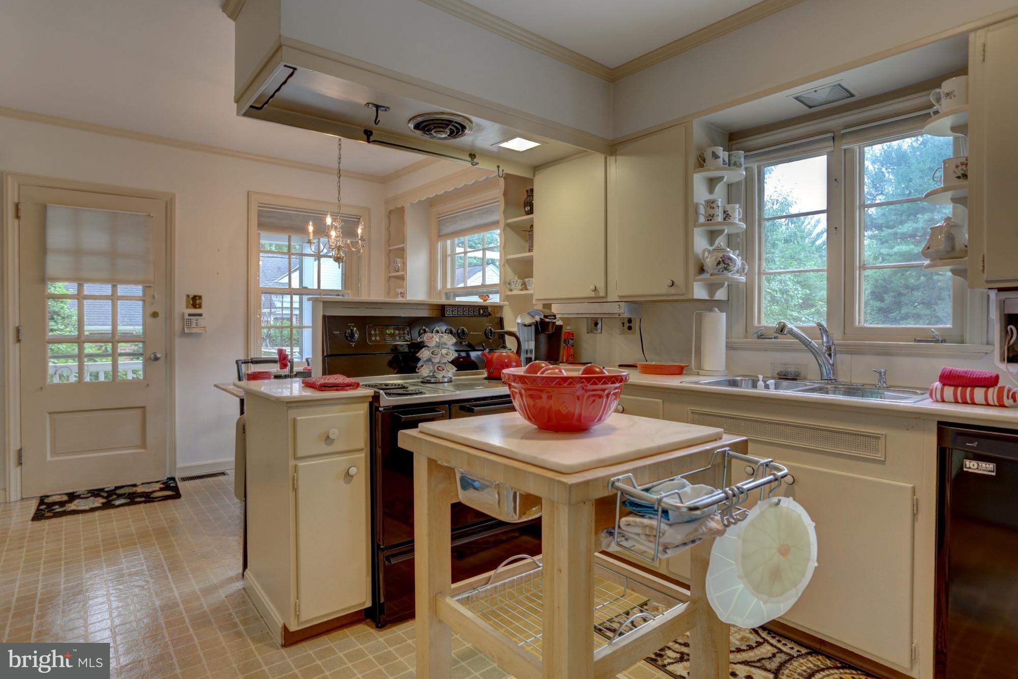 1406 Ridge Road Lancaster, PA 17603 - Photo 8 of 31 Gallery Image 8