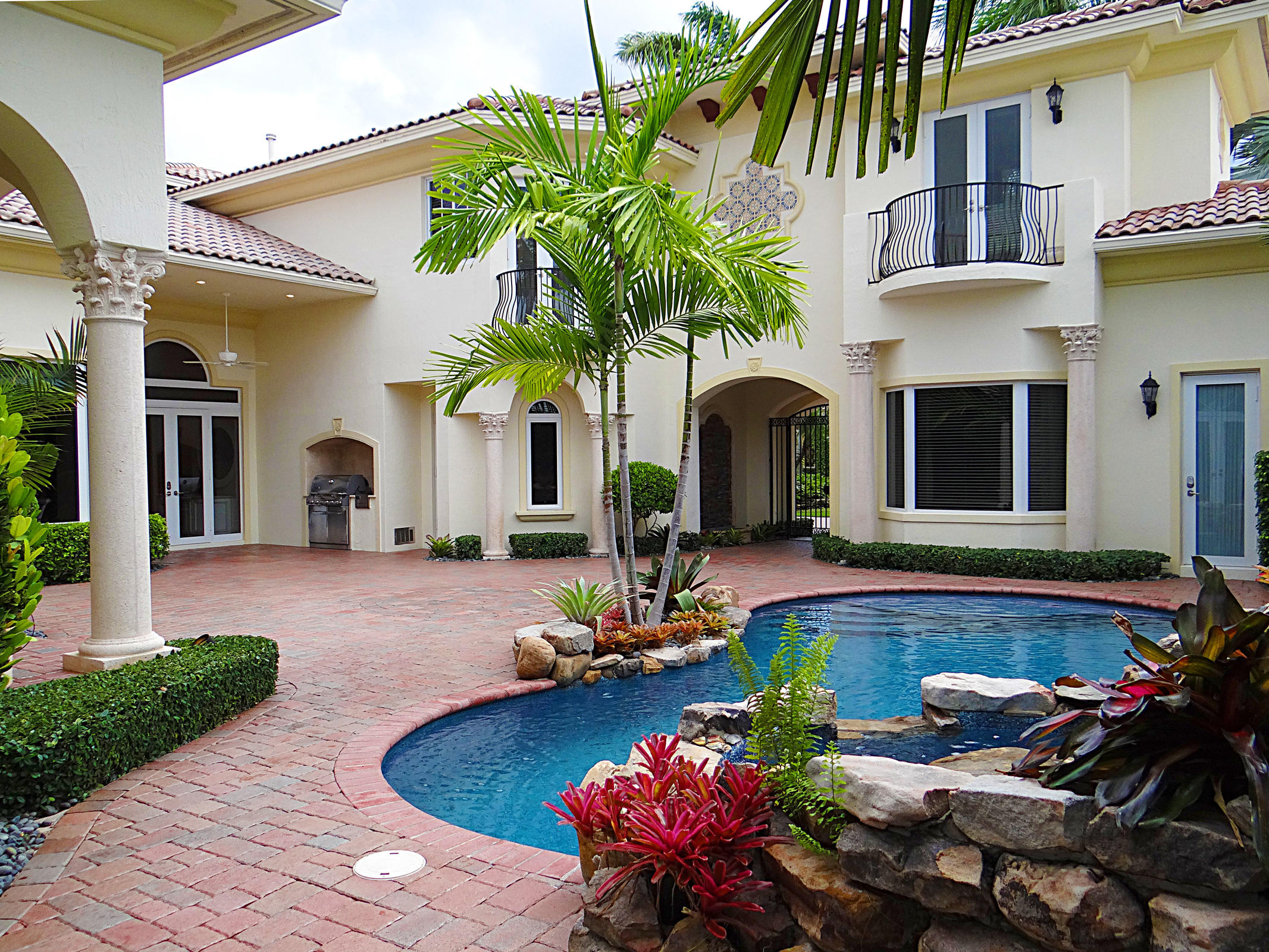 1711 Royal Palm Way Boca Raton, FL 33432 - Photo 2 of 36 Courtyard