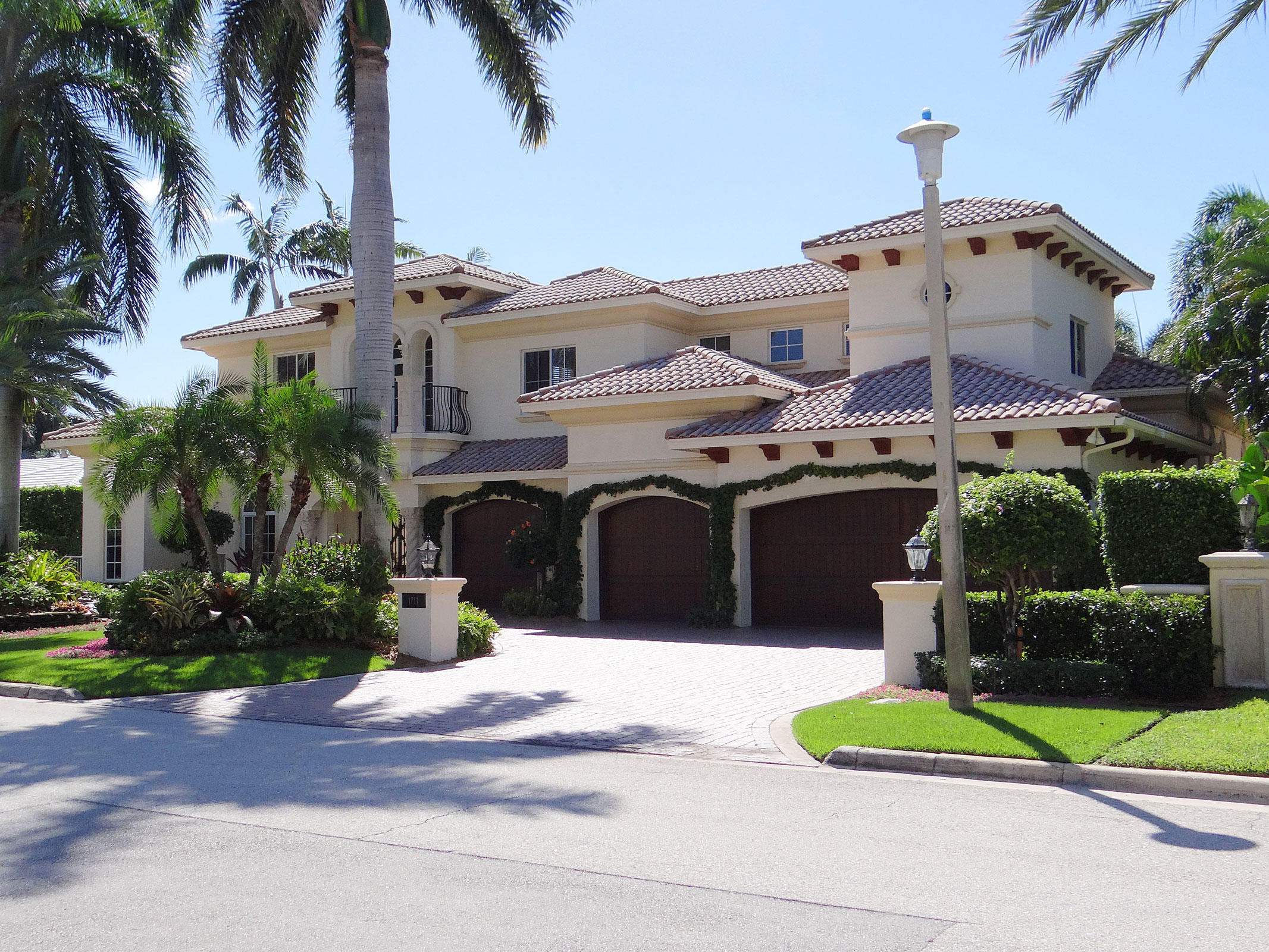 1711 Royal Palm Way Boca Raton, FL 33432 - Photo 27 of 36 Front on angle