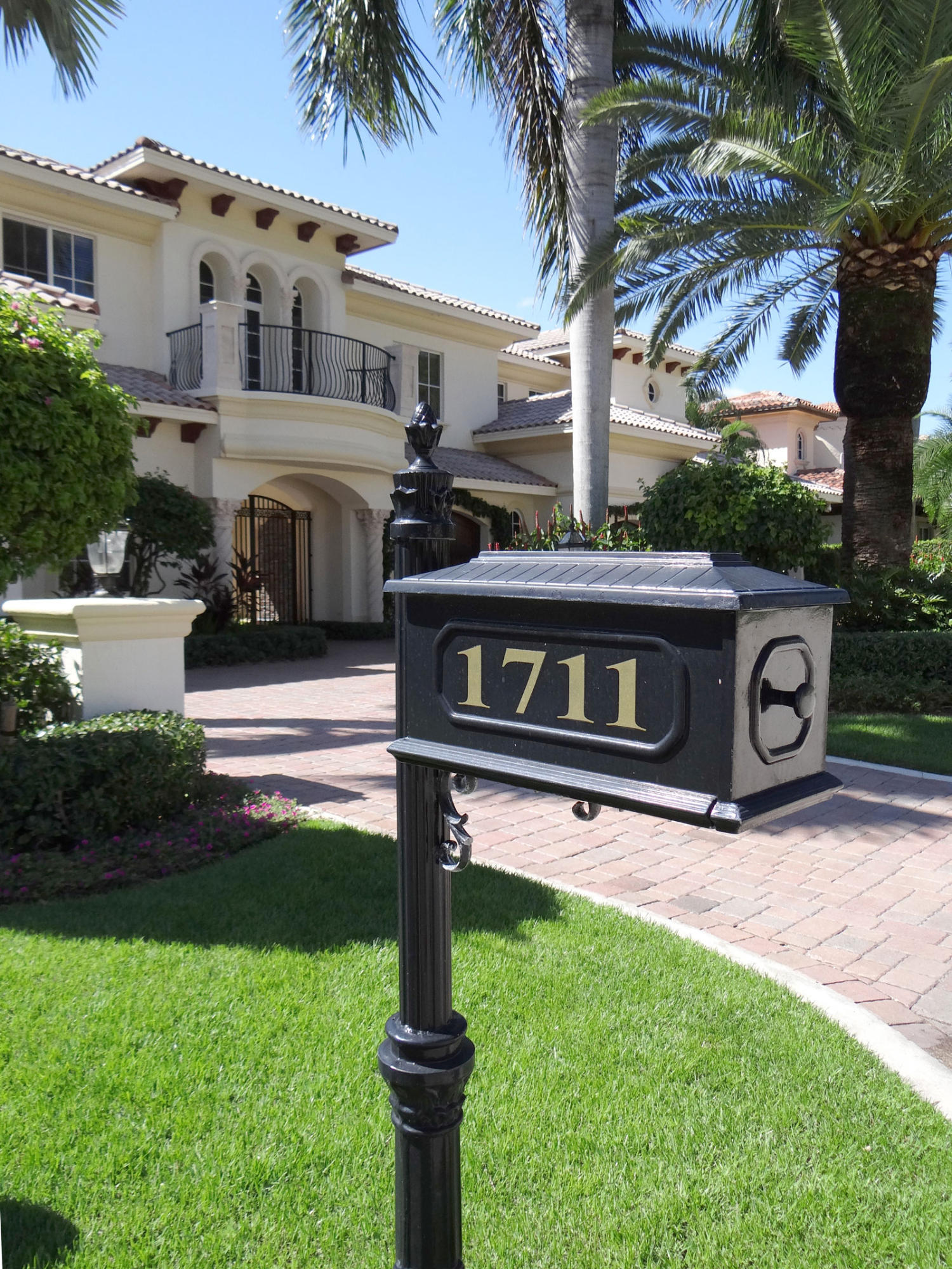 1711 Royal Palm Way Boca Raton, FL 33432 - Photo 28 of 36 Mailbox