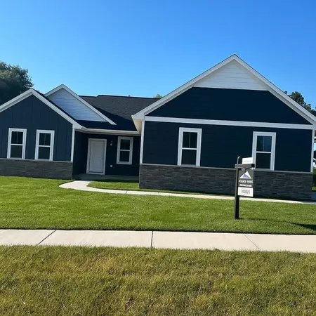 $468,200 | 190 Deerrun, Fall River, WI 53932