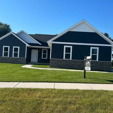 $499,500 | 190 Deerrun, Fall River, WI 53932