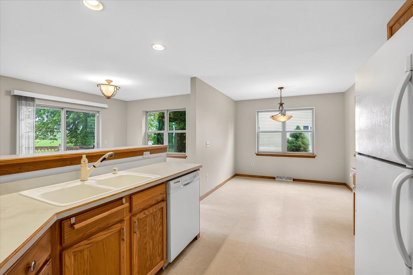 1331 Swordleaf Lane Sun Prairie, WI 53590 - Photo 10 of 29