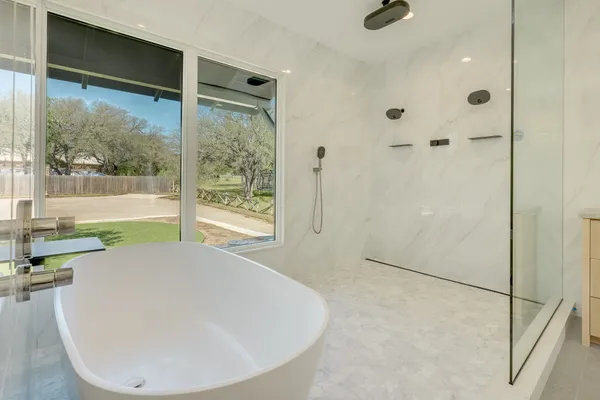 $2,450,000 | 909 Cat Hollow Club Drive, Spicewood, TX 78669