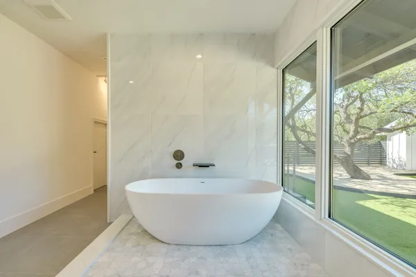 $2,450,000 | 909 Cat Hollow Club Drive, Spicewood, TX 78669