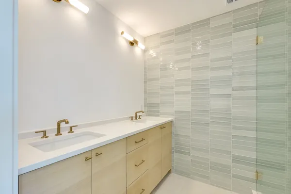 $2,450,000 | 909 Cat Hollow Club Drive, Spicewood, TX 78669