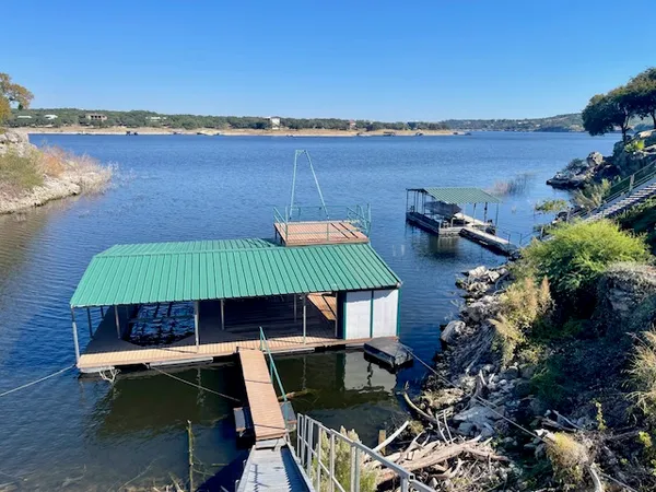 $2,450,000 | 909 Cat Hollow Club Drive, Spicewood, TX 78669