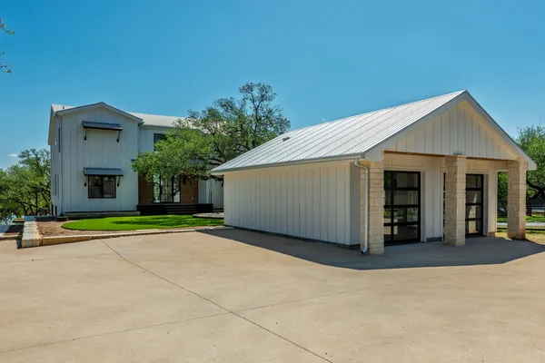 $2,450,000 | 909 Cat Hollow Club Drive, Spicewood, TX 78669