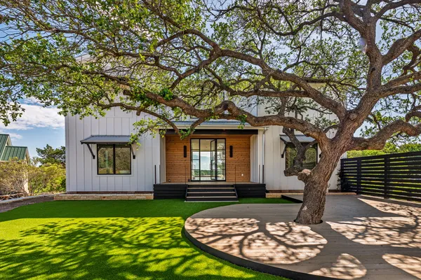 $2,450,000 | 909 Cat Hollow Club Drive, Spicewood, TX 78669