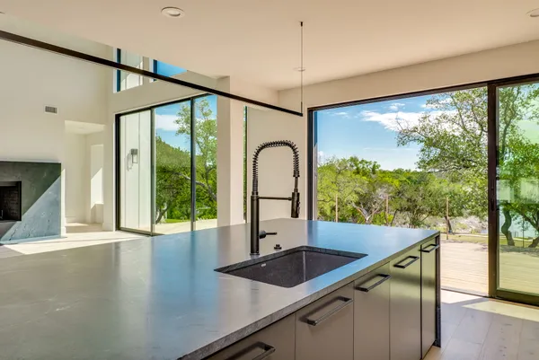 $2,450,000 | 909 Cat Hollow Club Drive, Spicewood, TX 78669