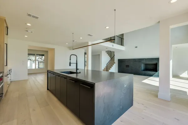 $2,450,000 | 909 Cat Hollow Club Drive, Spicewood, TX 78669