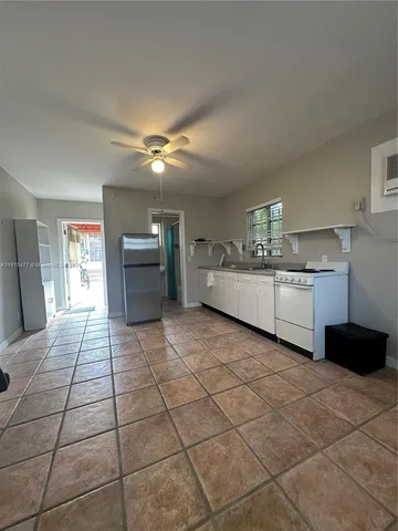 $1,400 | 525 29th Street, Unit A, West Palm Beach, FL 33407