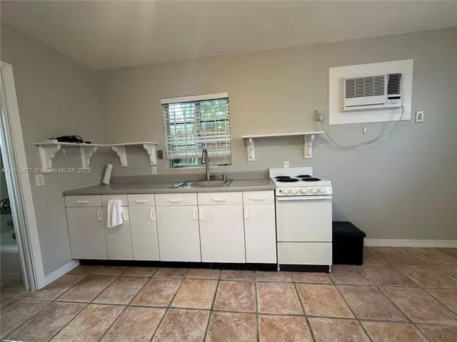 $1,400 | 525 29th Street, Unit A, West Palm Beach, FL 33407