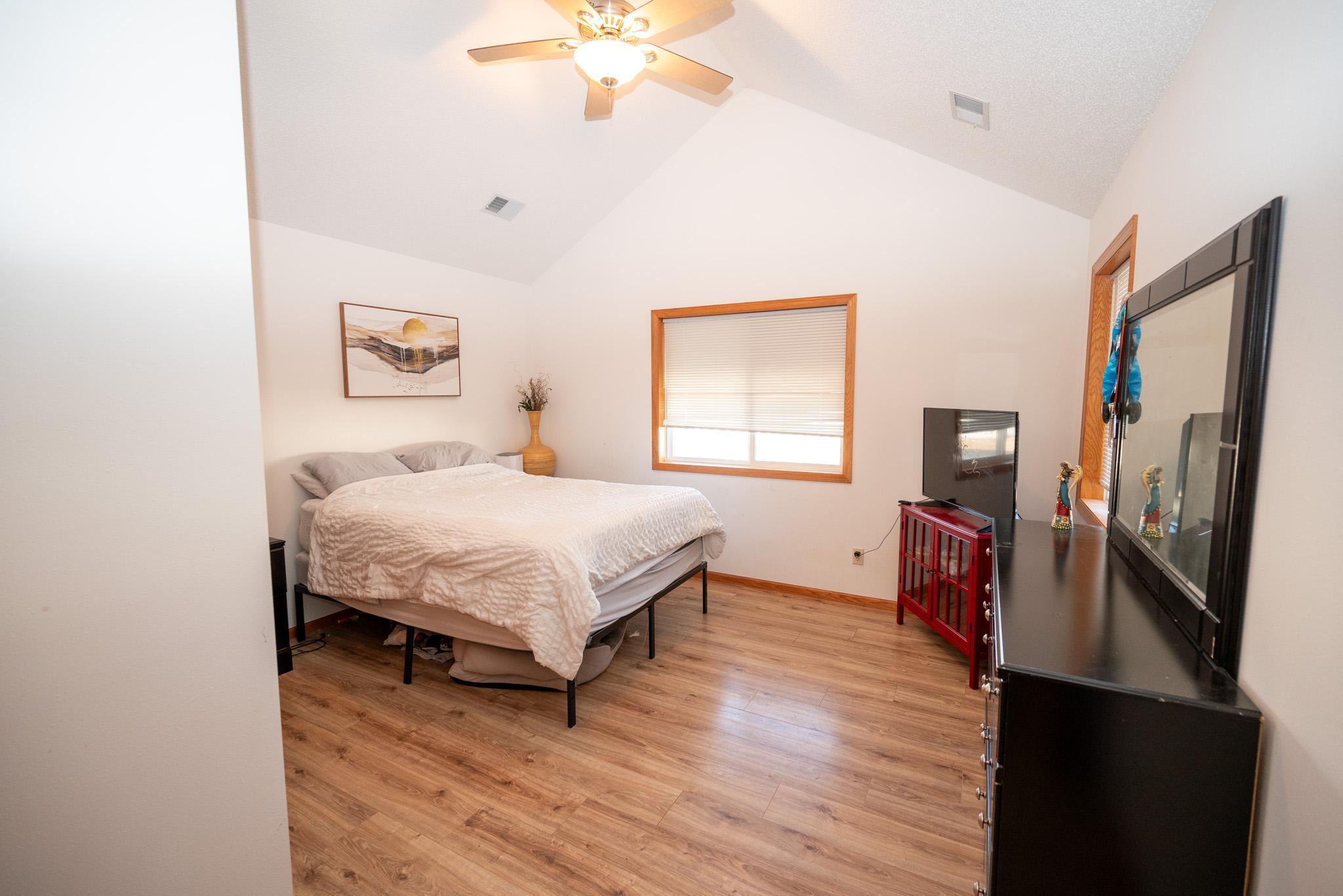 514 4th Street Northeast Staples, MN 56479 - Photo 17 of 33