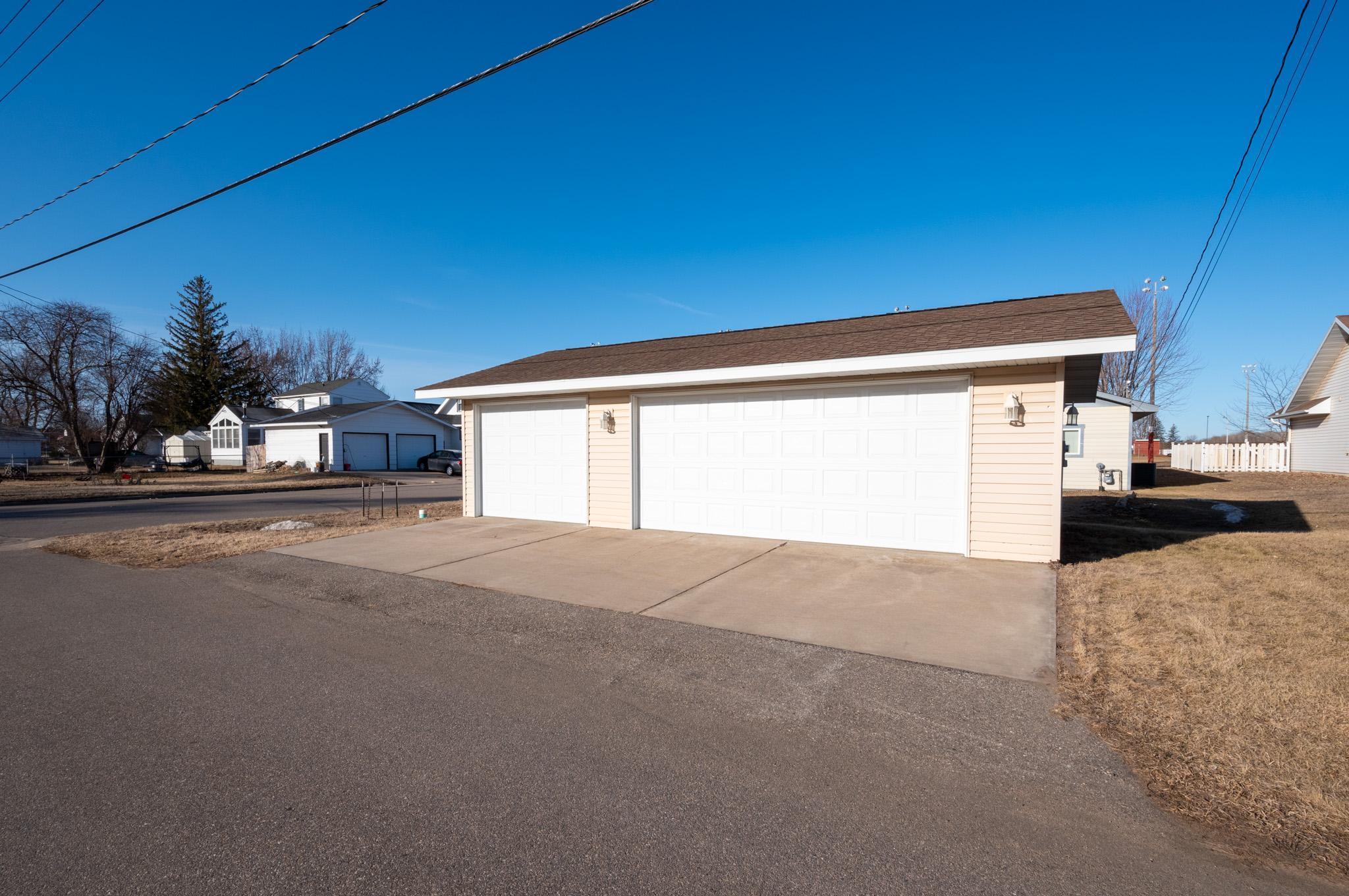 514 4th Street Northeast Staples, MN 56479 - Photo 31 of 33