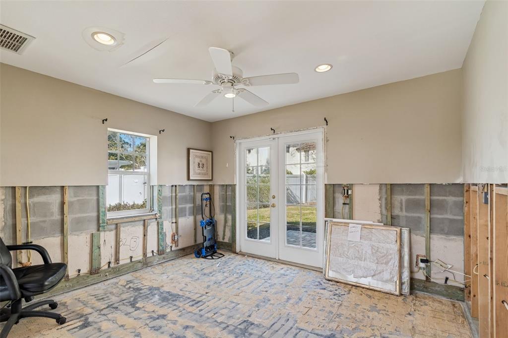 19 Sandpiper Road Tampa, FL 33609 - Photo 14 of 64 a view of a livingroom with wooden furniture and windows