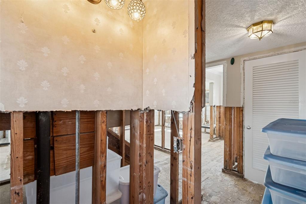 19 Sandpiper Road Tampa, FL 33609 - Photo 17 of 64 a view of staircase with white walls