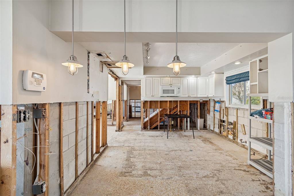 19 Sandpiper Road Tampa, FL 33609 - Photo 20 of 64 a view of a room with gym equipment