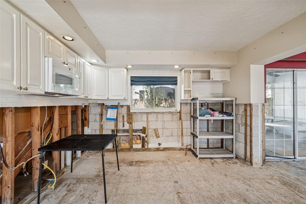 19 Sandpiper Road Tampa, FL 33609 - Photo 23 of 64 a room with lots of wooden furniture and a book shelf