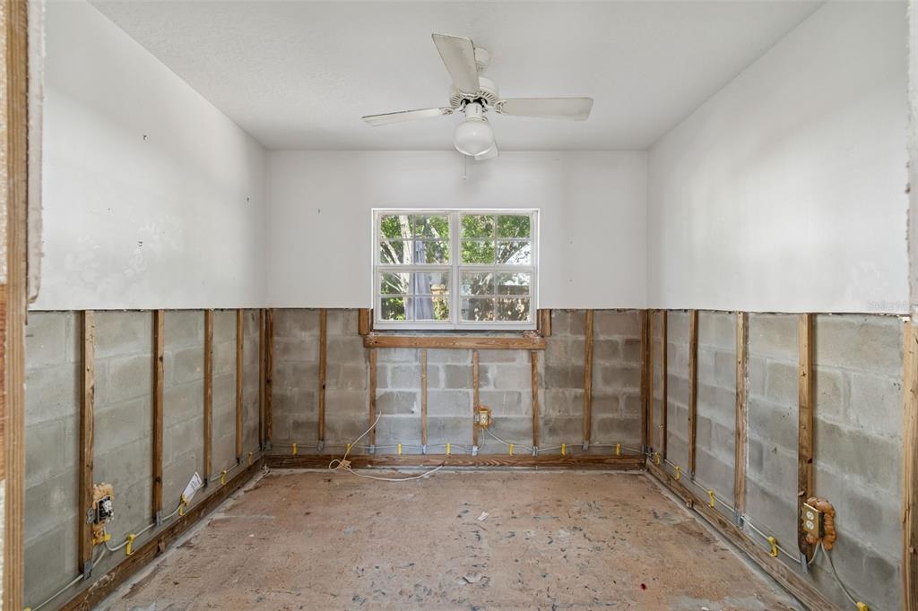 19 Sandpiper Road Tampa, FL 33609 - Photo 28 of 64 a view of an empty room with a window