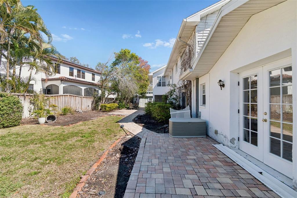 19 Sandpiper Road Tampa, FL 33609 - Photo 53 of 64 a view of a building with many windows